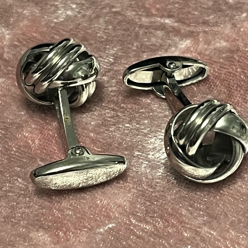 Sophisticated Silver Knot Cuff Links with Toggle Bar - Picture 3 of 6